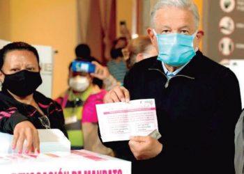 Vota el 18 % del padrón; gana que siga Amlo