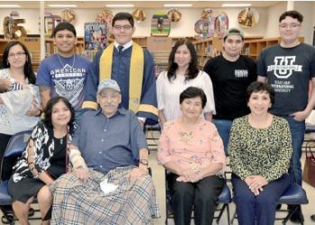 Conmovedor: Padre desahuciado ve graduar a su hijo antes de morir