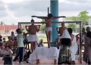 VIDEO | Trollean a Cristo en la cruz y el Internet no lo puede superar