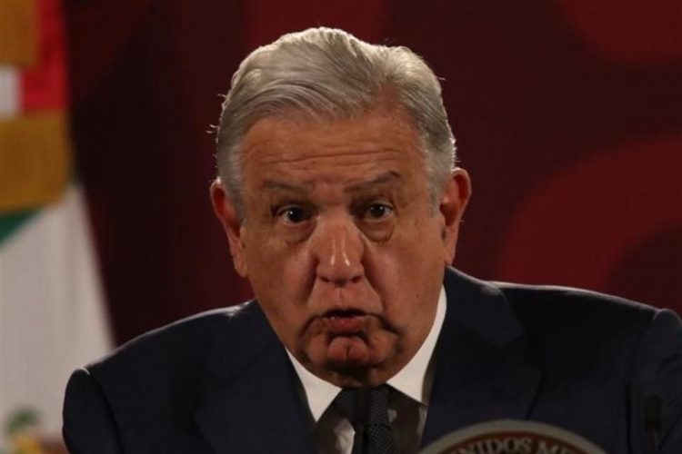 Acusa AMLO a ‘vendepatrias’ de traición y respaldar saqueo