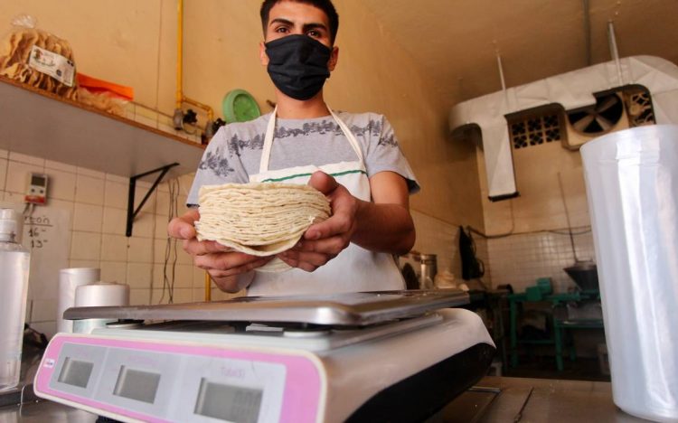 ¡Otro tortillazo! kilo subiría a 25 pesos; te obligarán a estar a dieta