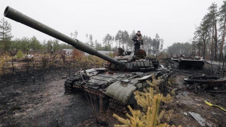 Ucrania alerta por Facebook nueva gran ofensiva rusa; pide salir del este del país