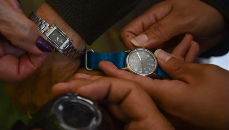 ¿Se mantiene o se elimina el cambio de horario? El Congreso lo definirá esta semana