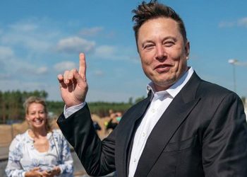 Elon Musk lanza millonaria oferta para comprar Twitter