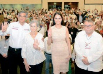 Evalúa Américo primer Foro del Cambio y la Transformación