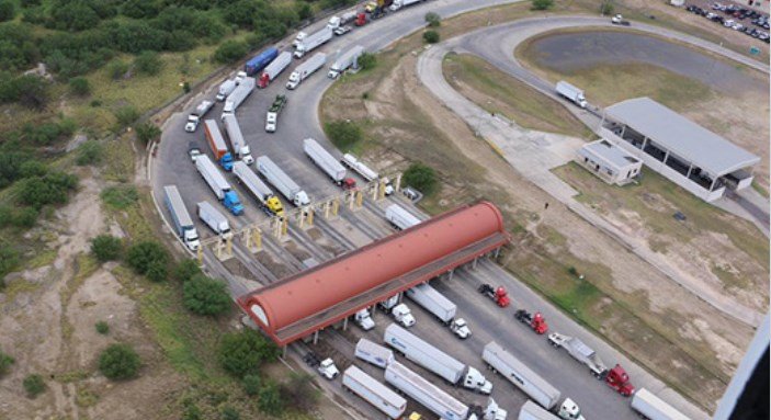 Multan a usuarios de AVI sin fondos