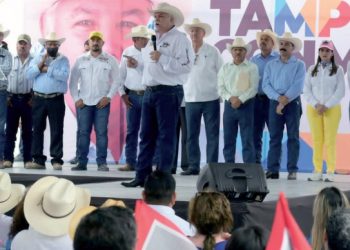 Se compromete ‘Truko’ con empresarios y comerciantes del poblado La Pesca