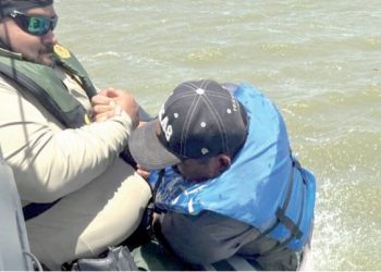 Rescatan a un hombre a punto de ahogarse en la presa Falcón