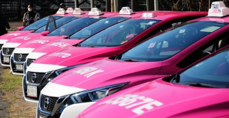 Dos hombres intentan asaltar taxi en la CdMx; pasajero se defiende y mata a uno