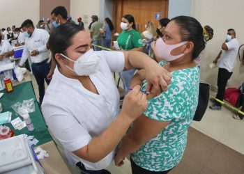 Realizan IMSS y Salud campaña intensiva de vacunación Covid