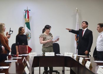 Toma protesta director del IMJUVE