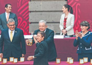 Aumentará 7.5% salario de maestros que ganan menos