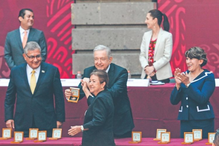 Aumentará 7.5% salario de maestros que ganan menos