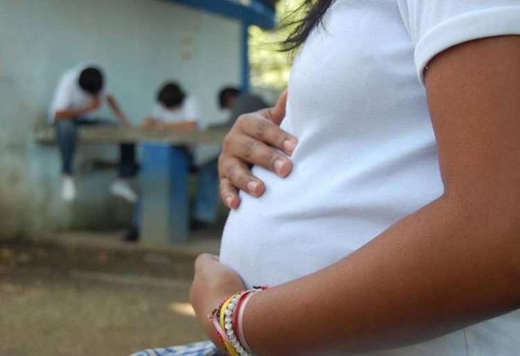 Más de 600 adolescentes de entre 12 y 14 años en Michoacán ya son madres