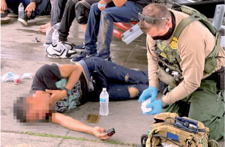 Salvan a 7 de morir ahogados en el río