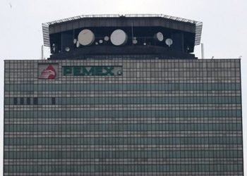 Ocultan en Pemex contratos y nómina; ganan más que el Presidente