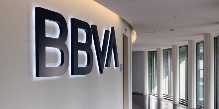 Hogares, enfrentan aumento de precios y pérdida de poder adquisitivo con crédito bancario: BBVA