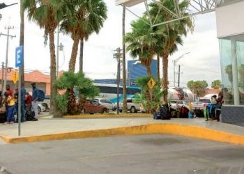 LLEGAN MÁS DE MIL HAITIANOS