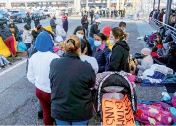 Da juez bloqueo temporal al Título 42