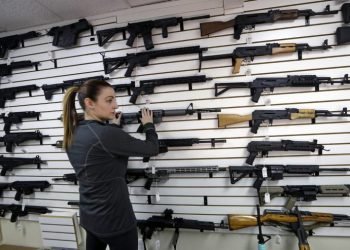 Circulan en Laredo cientos de armas