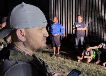 Cruzan inmigrantes en grandes grupos