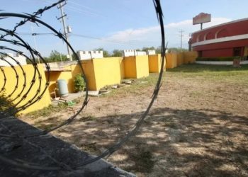 Aseguran 5 autos que llegaron al motel la noche en que desapareció Debanhi