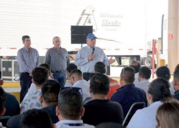 Seguridad y mejor infraestructura vial, compromiso de Truko con transportistas