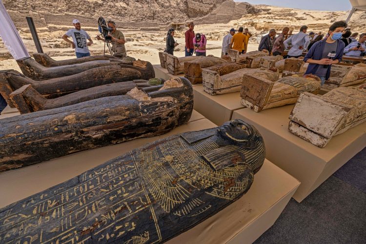 Gigantesco descubrimiento arqueológico en Egipto de 250 sarcófagos