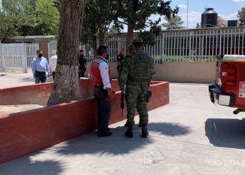 Evacúan secundaria tras amenaza de bomba en Saltillo, Coahuila