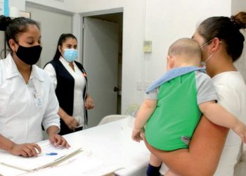 Calor manda al hopital a 3 niños