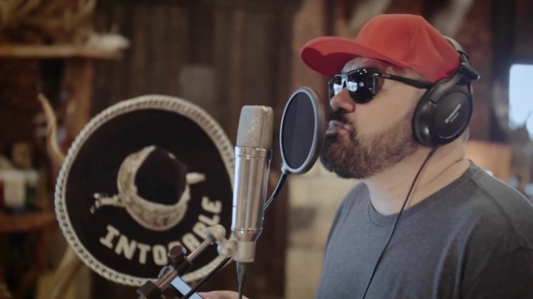 ¿Qué le pasó a Ricardo Muñoz, vocalista de Intocable? Una ambulancia lo sacó del concierto en la Plaza de Toros México