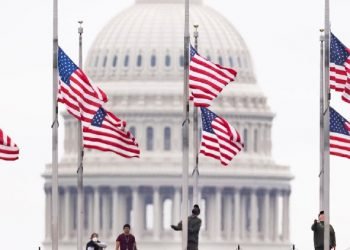 Estados Unidos llega al millón de personas muertas por la covid-19; Biden lamenta “trágico hito”