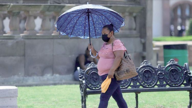 Recomiendan hidratarse ante las altas temperaturas