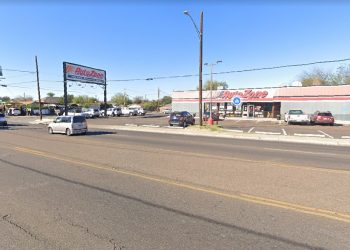 Muere un hombre al ser impactado por un auto