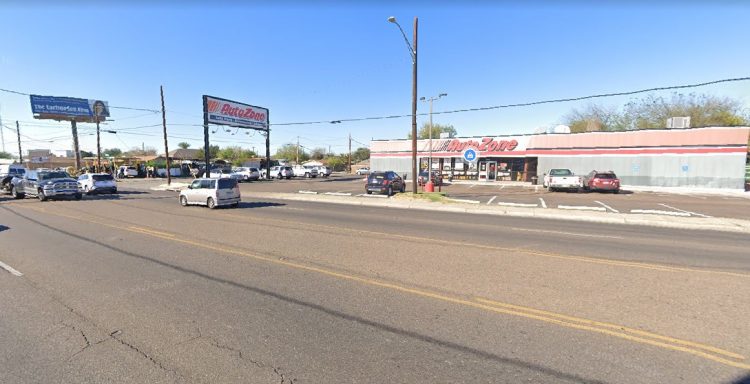 Muere un hombre al ser impactado por un auto