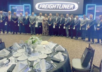 Participan transportistas en Expo de Monterrey