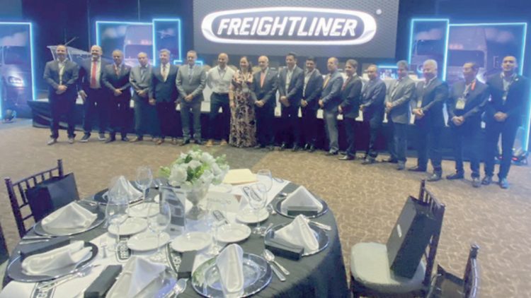 Participan transportistas en Expo de Monterrey