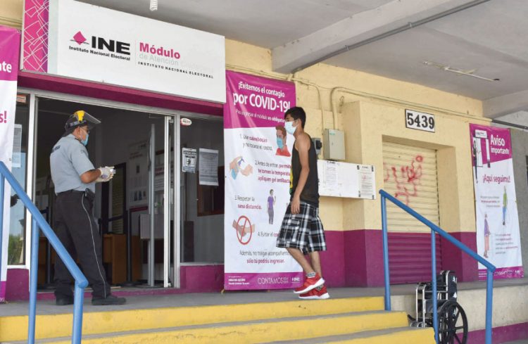 Llegan al INE 10 mil credenciales de elector