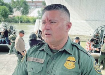 Unidad marítima de Border Patrol salva y arresta inmigrantes