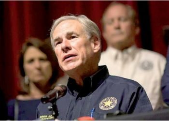 Texas reanudará revisiones a tráileres en frontera con México