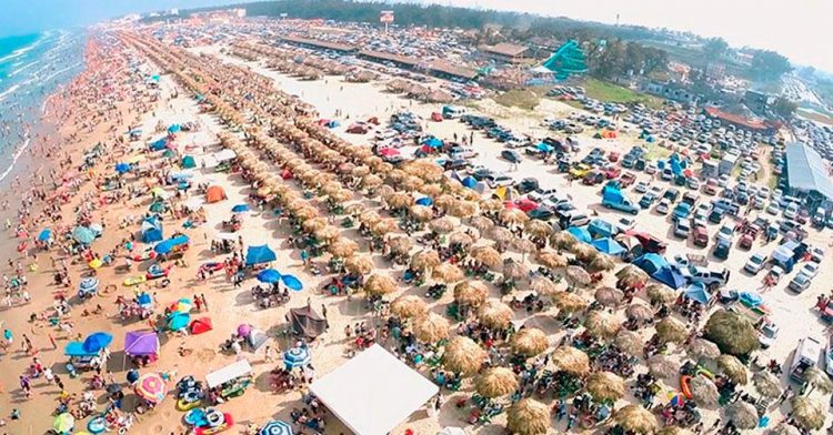 Restricciones covid podrían regresar a Playa Miramar este verano