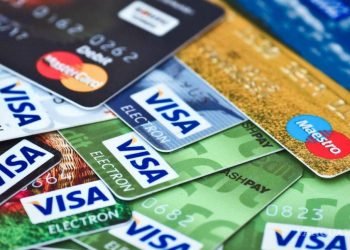 Bancos suben intereses en tarjetas más que la tasa de Banxico