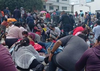 VIDEO | Pánico en puesto de vacunación de Puebla; se desata balacera