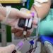 Prohíben donar sangre a un jubilado por no contestar si estaba o no embarazado