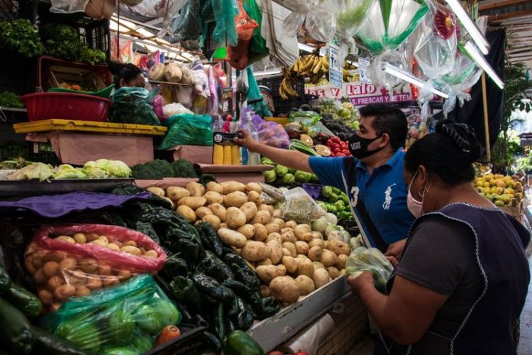 Inflación asfixia a mexicanos y llega a 7.88%, su mayor nivel en 21 años