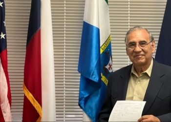 El doctor Víctor Treviño se postula para alcalde