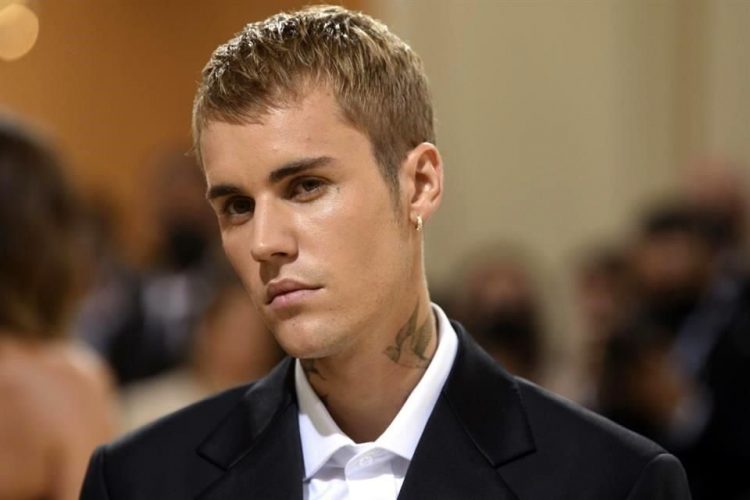 Justin Bieber tiene paralizada media cara; pide oraciones