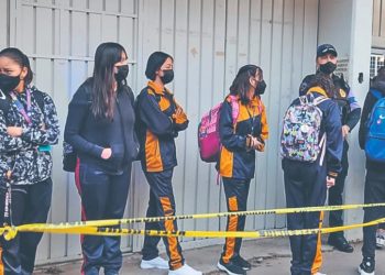 Cesan a directora de secundaria tras amenaza de tiroteo