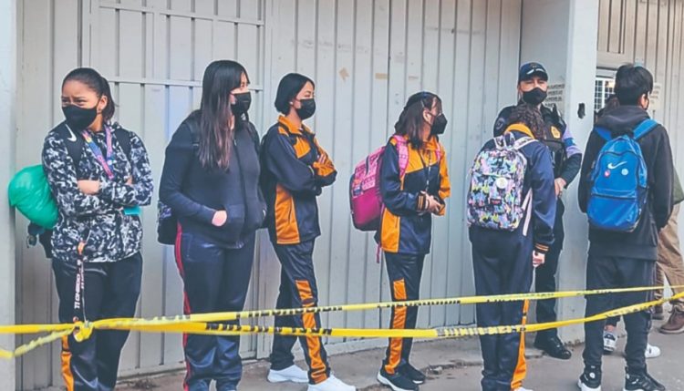 Cesan a directora de secundaria tras amenaza de tiroteo