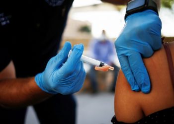 Siguen aplicando cuarta dosis de Pfizer a laredenses